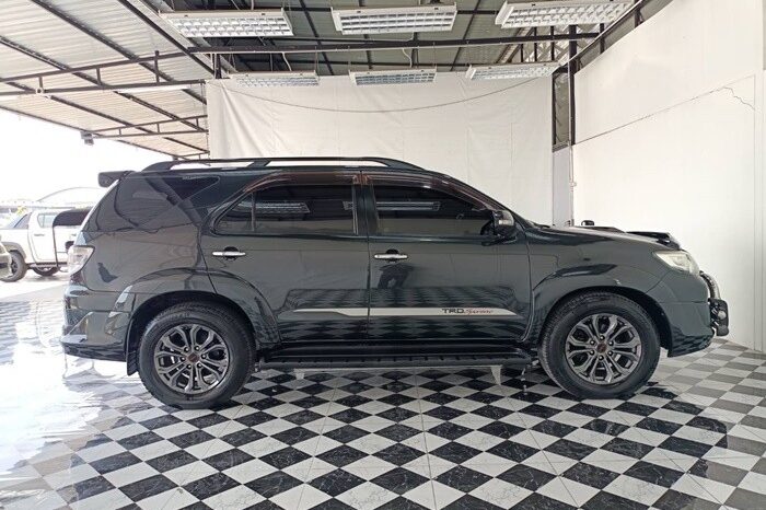 2013-TOYOTA-FORTUNER full