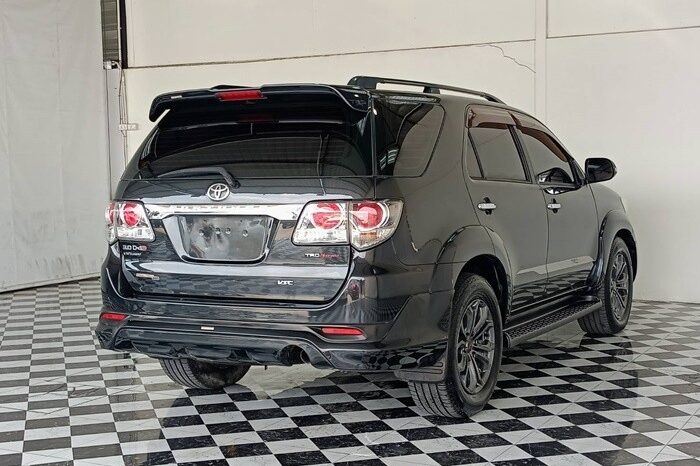 2013-TOYOTA-FORTUNER full