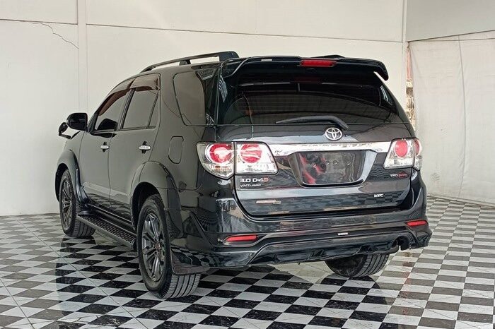 2013-TOYOTA-FORTUNER full