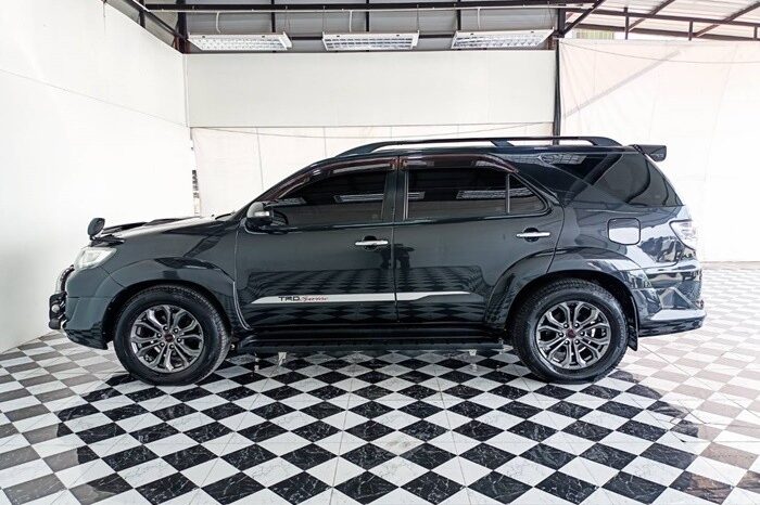 2013-TOYOTA-FORTUNER full