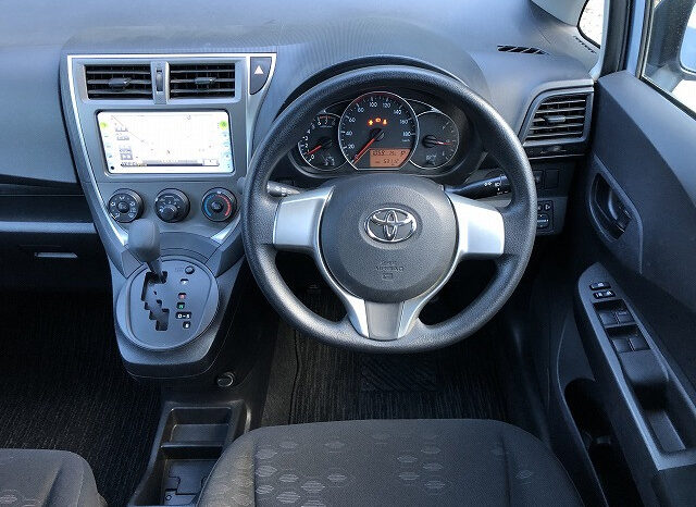 TOYOTA RACTIS HATCHBACK 2011 full