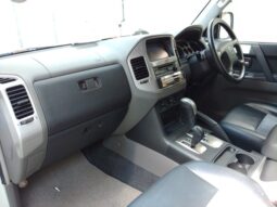 MITSUBISHI PANJERO 2004 full