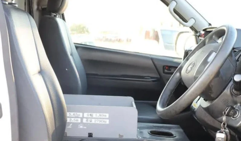 2015 TOYOTA HIACE AMBULANCE full