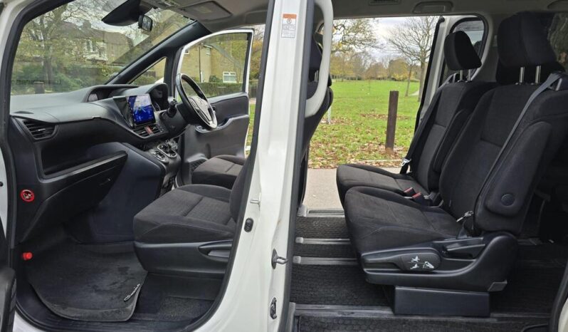 2016 Toyota Noah 1.8 Hybrid 7Seats Auto full