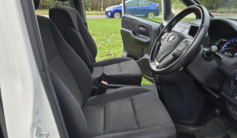 2016 Toyota Noah 1.8 Hybrid 7Seats Auto full