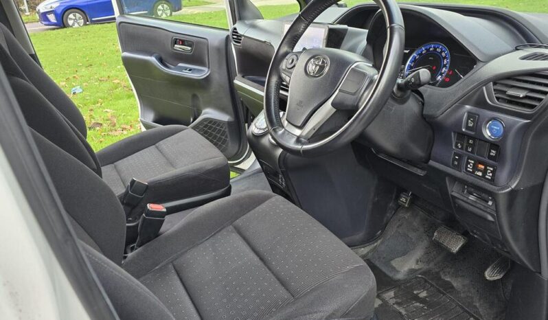 2016 Toyota Noah 1.8 Hybrid 7Seats Auto full