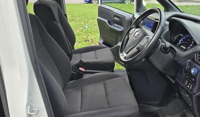 2016 Toyota Noah 1.8 Hybrid 7Seats Auto full