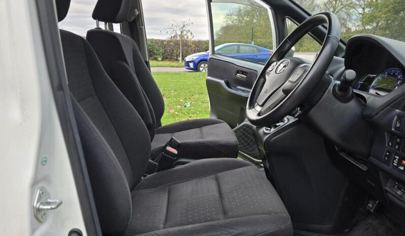 2016 Toyota Noah 1.8 Hybrid 7Seats Auto full