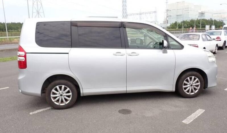 2012 TOYOTA NOAH full