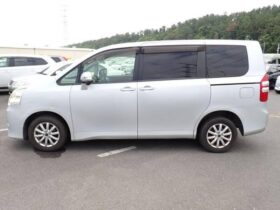 2012 TOYOTA NOAH