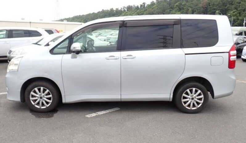 2012 TOYOTA NOAH full